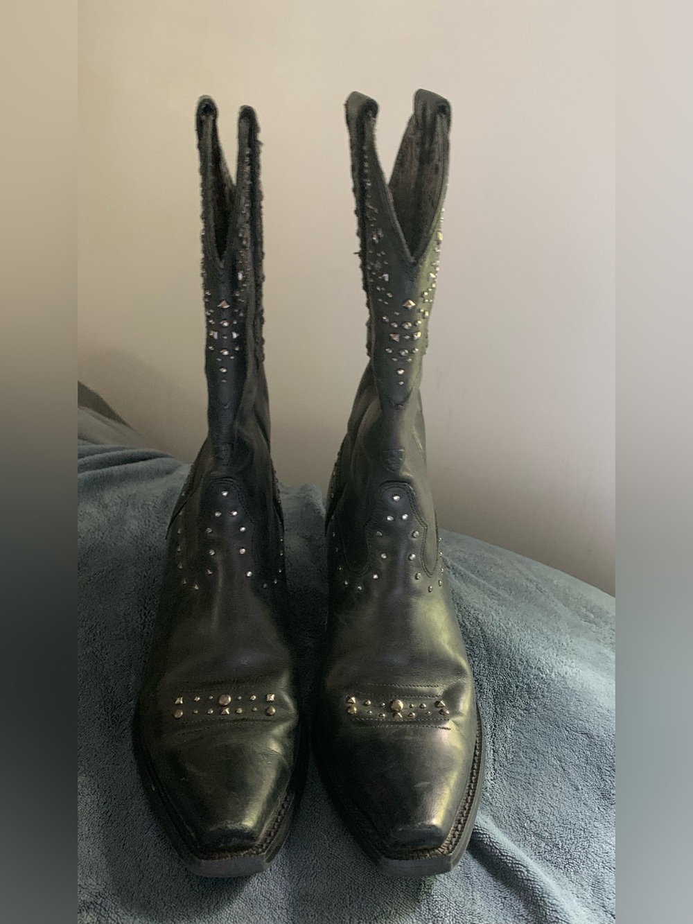 Women’s Ariat Black Rhinestone Cowboy Boots 7.5B